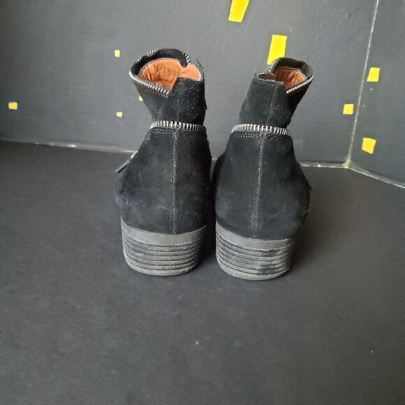 Lucky Brand Black Suede Ankle Booties - Picture 5 of 12